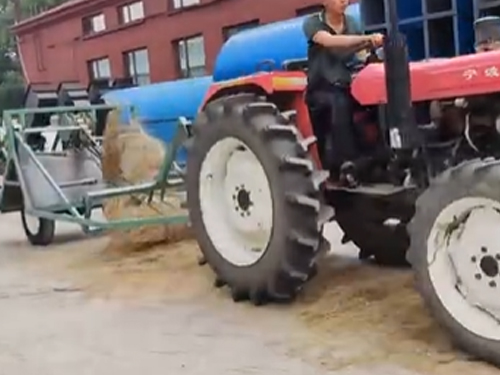 牽引式麻機(jī)現(xiàn)場(chǎng)作業(yè)